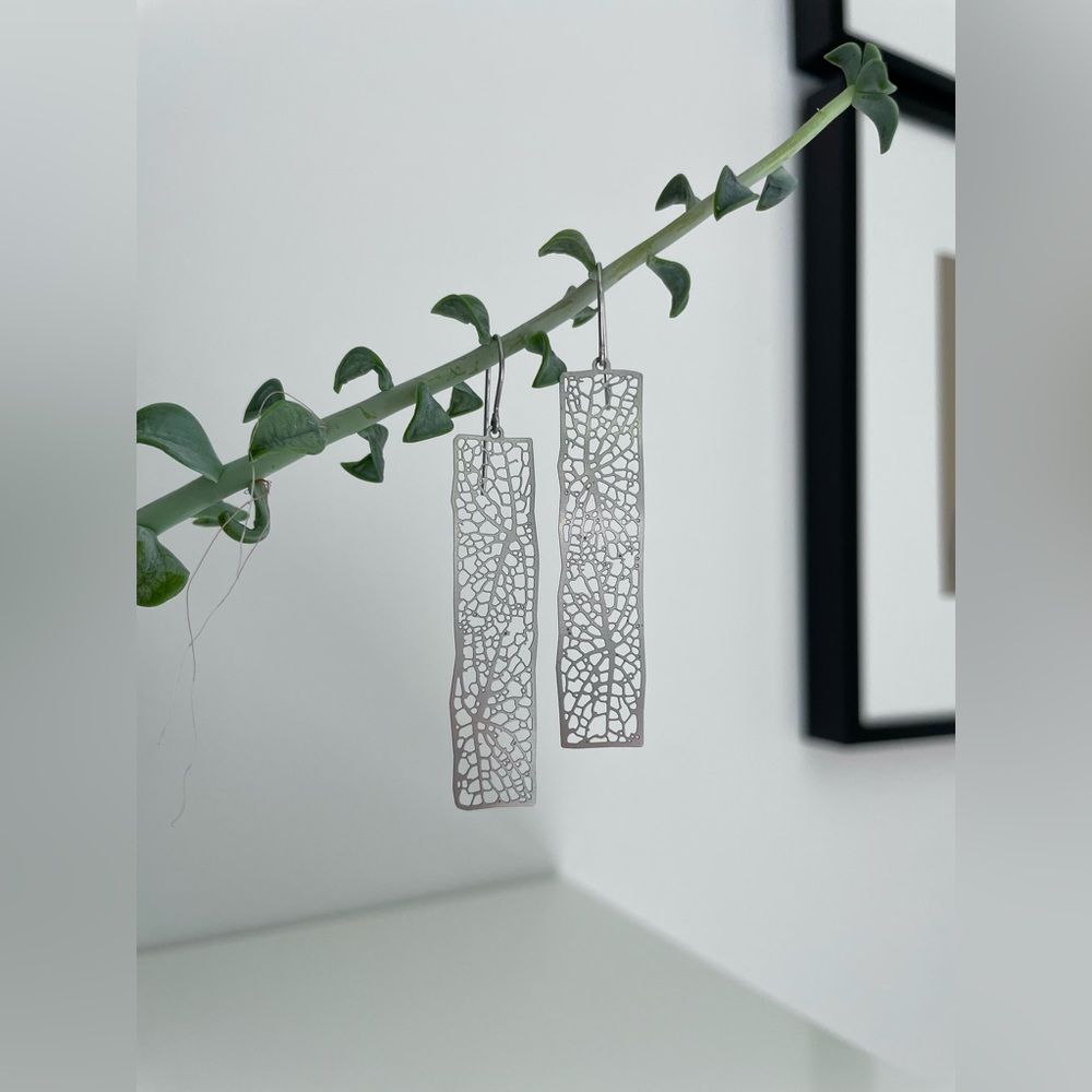 Modern Silver Dangle Earring | Leaf Impression